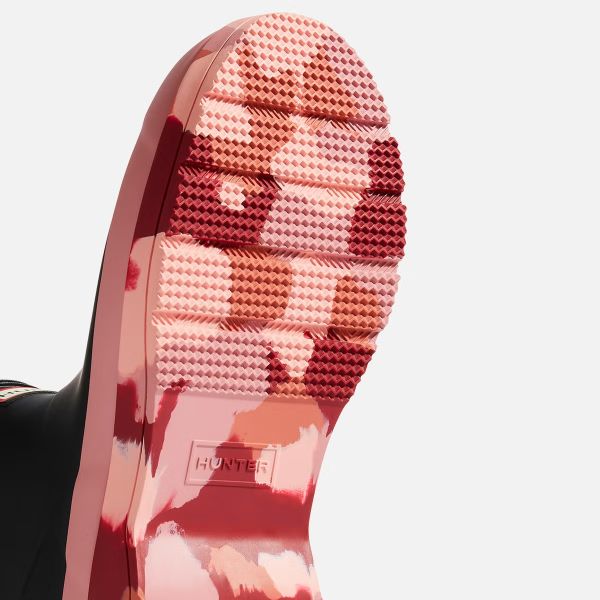 Hunter Women's Play Short Camo Sole Boot Black/Red Flurry/Purring